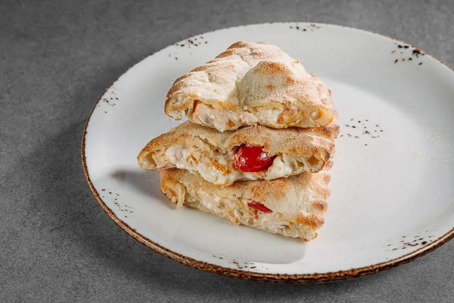 Кальцоне с курицей