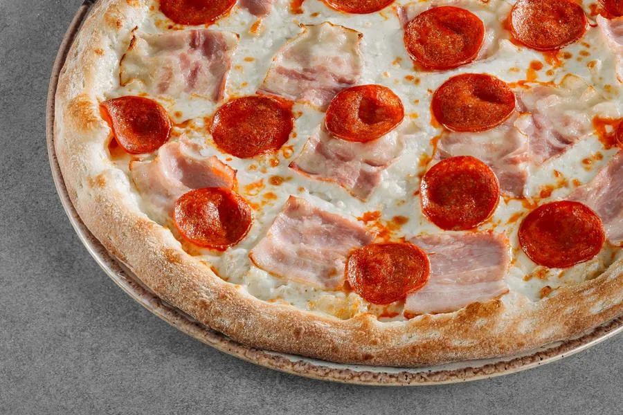 Пеперони с беконом