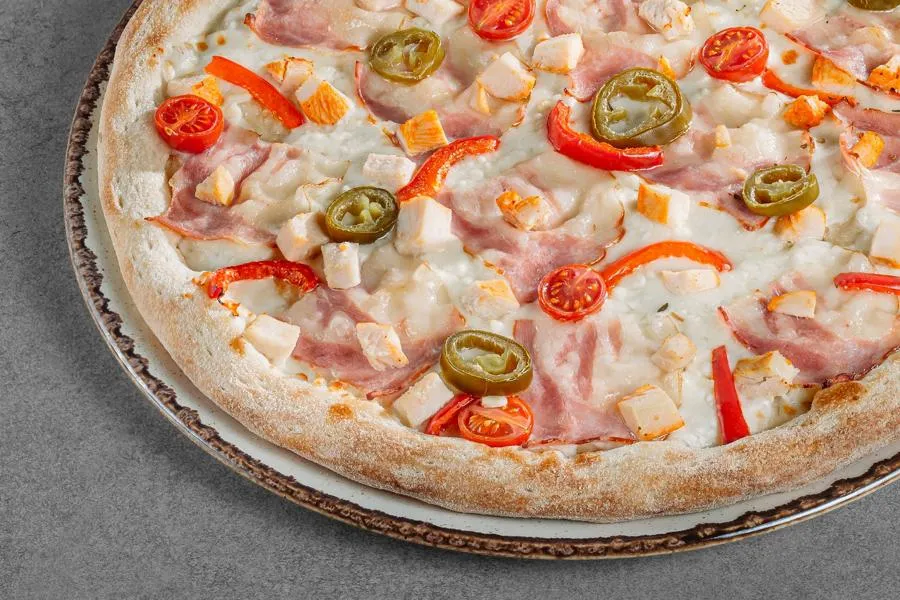 Острая с цыплёнком и беконом