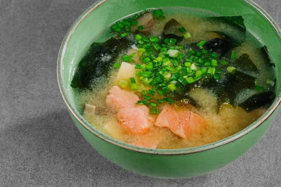 Мисо суп с лососем