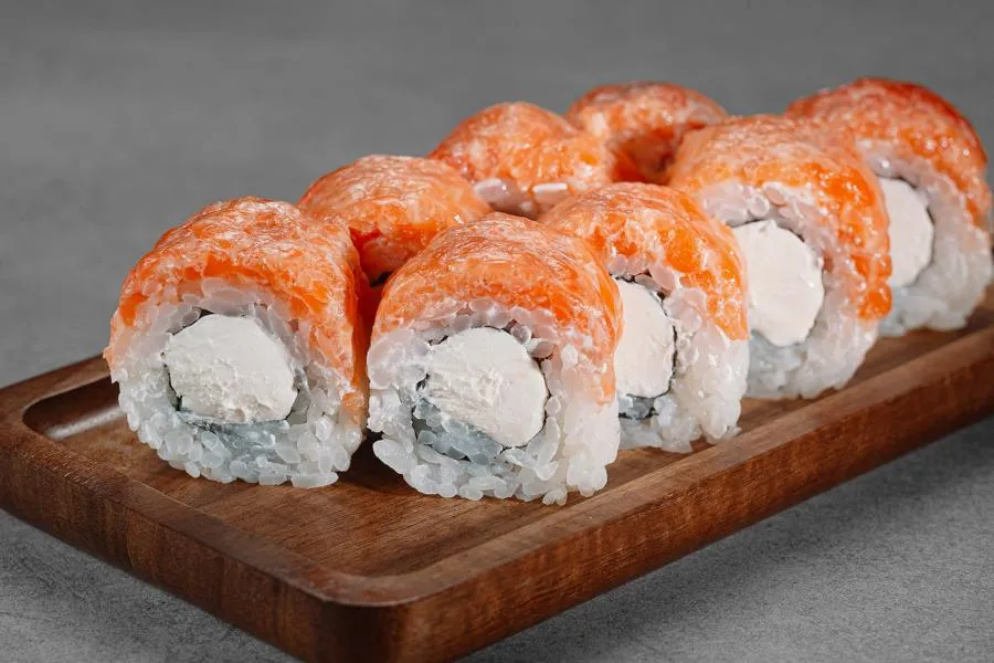 Филадельфия с рубленым лососем