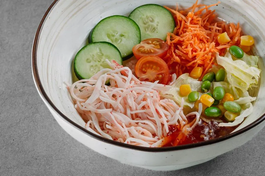 ПОКЕ С КРАБОМ И СОУСОМ ЧИЛИ